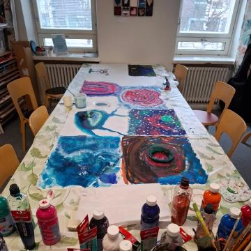 Mielipaletin päiväretriitissä lauantaina rentouduttiin mm. intuitiivisen taidetyöskentelyn ja mielikuvamatkan äärellä. P...