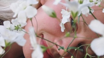 Matkan varrelta, huhtikuun taiteilijana Elina Pehkonen